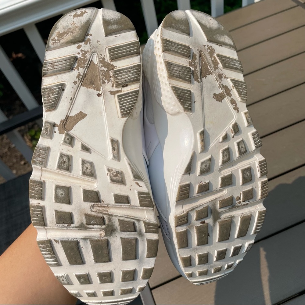 white nike air huarache, size 5 men & size 6.5 women - Picture 4 of 7